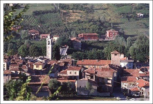 Panorama di Varzi (da Rosara) - particolare del centro storico