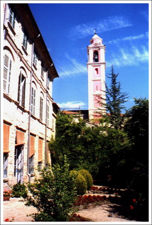 Campanile della Chiesa dei Rossi e villa Mangini